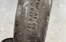 Кулак поворотный левый для Audi A6 2008 года на фотографиях