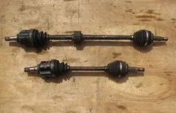 Привод передний правый для Toyota Avensis 2000 года на фотографиях