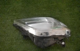 Фара ксенон левая для Renault Logan 2008 года на фотографиях