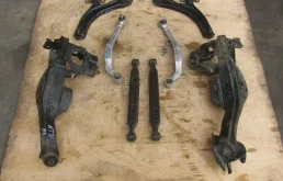 Рычаг передний правый нижний для Nissan X-Trail 2008 года на фотографиях