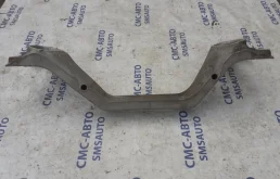 Подрамник двигателя для Volkswagen Touareg 2013 года на фотографиях