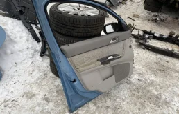 Дверь передняя левая для Volvo S40 2011 года на фотографиях