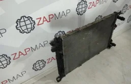 Радиатор охлаждения ДВС для Audi A4 2014 года на фотографиях