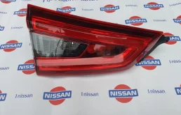 Фонарь внутренний левый для Nissan Qashqai 2018 года на фотографиях