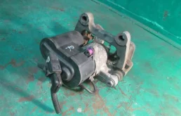 Суппорт задний правый для Volkswagen Passat 2006 года на фотографиях