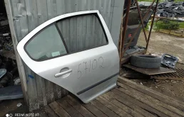 Дверь задняя правая для Skoda Octavia 2012 года на фотографиях