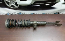 Амортизатор передний правый для BMW 5er 2012 года на фотографиях