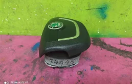 Подушка безопасности водителя для Skoda Octavia 2011 года на фотографиях