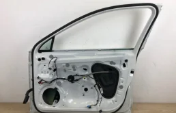 Дверь передняя правая для Volkswagen Passat 2018 года на фотографиях