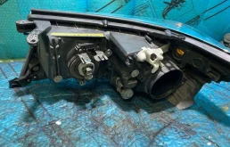 Фара правая для Toyota Land Cruiser 2014 года на фотографиях