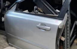 Дверь передняя левая для Volvo S40 2012 года на фотографиях