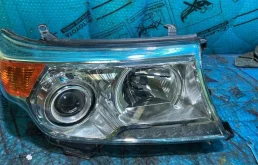 Фара правая для Toyota Land Cruiser 2014 года на фотографиях