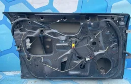 Дверь передняя левая для Audi A4 2004 года на фотографиях