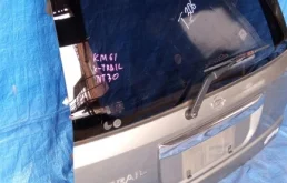 Крышка багажника для Nissan X-Trail 2000 года на фотографиях