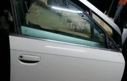 Двери для Audi A4 2004 года на фотографиях