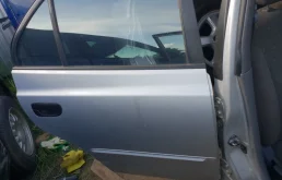 Двери для Hyundai Accent 2012 года на фотографиях