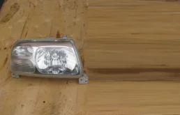 Фары для Suzuki Grand Vitara 2004 года на фотографиях