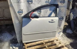 Дверь передняя левая для Volvo S40 2011 года на фотографиях