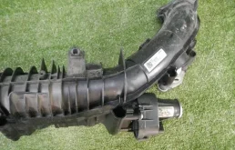 Впускной коллектор для BMW 7er 2018 года на фотографиях