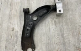 Рычаг передний правый нижний для Volkswagen Tiguan 2008 года на фотографиях