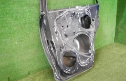 Дверь задняя правая для Toyota RAV4 2005 года на фотографиях