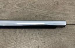 Молдинг двери задний левый для Volkswagen Touareg 2017 года на фотографиях