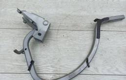 Петля багажника левая для Volkswagen Polo 2015 года на фотографиях