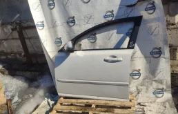 Дверь передняя левая для Volvo S40 2011 года на фотографиях
