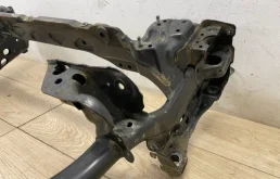 Подрамник двигателя для Audi A6 2018 года на фотографиях