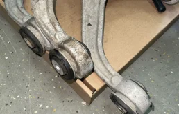 Рычаг передний левый верхний для BMW X5 на фотографиях