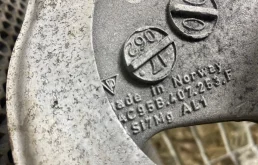 Кулак поворотный левый для Porsche Macan на фотографиях