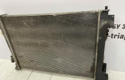 Радиатор охлаждения ДВС для Hyundai Tucson 2015 года на фотографиях