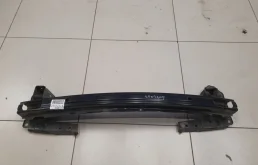 Усилитель переднего бампера для Hyundai Tucson 2004 года на фотографиях