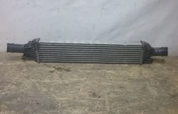 Радиатор интеркулера для Audi A4 2007 года на фотографиях