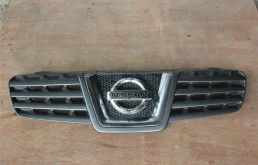 Решетка радиатора для Nissan Qashqai 2008 года на фотографиях