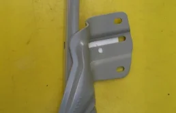 Петля капота правая для Volkswagen Jetta 2010 года на фотографиях