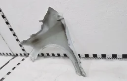 Крылья для Suzuki SX4 2010 года на фотографиях