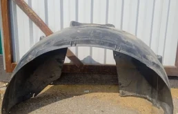 Подкрылок передний правый для Volvo S40 2006 года на фотографиях