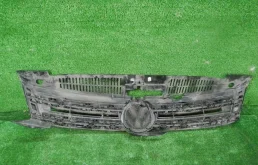 Решетка переднего бампера для Volkswagen Tiguan 2017 года на фотографиях