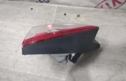 Фонарь внутренний правый для Ford Kuga 2010 года на фотографиях