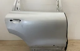 Дверь задняя правая для Volkswagen Touareg 2015 года на фотографиях