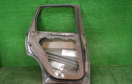 Накладка на дверь задняя левая для Volkswagen Touareg 2014 года на фотографиях