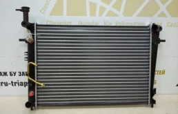 Радиатор охлаждения ДВС для Hyundai Tucson 2005 года на фотографиях