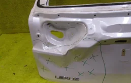 Дверь багажника для Lexus RX 2020 года на фотографиях