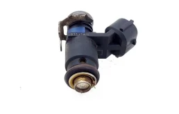 Форсунка топливная для Skoda Octavia 2015 года на фотографиях