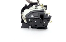 Уплотнитель передней правой двери для Audi A4 2011 года на фотографиях