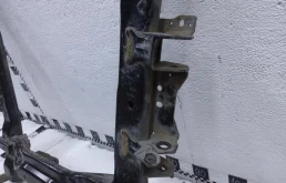 Подрамник двигателя для Renault Duster 2018 года на фотографиях