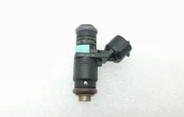 Форсунка топливная для Skoda Octavia 2015 года на фотографиях