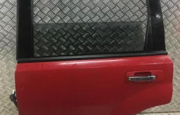 Двери для Nissan X-Trail 2006 года на фотографиях