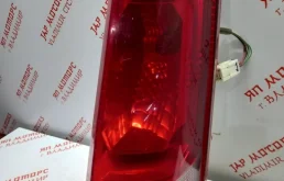 Фонарь внешний правый для Nissan X-Trail 2005 года на фотографиях